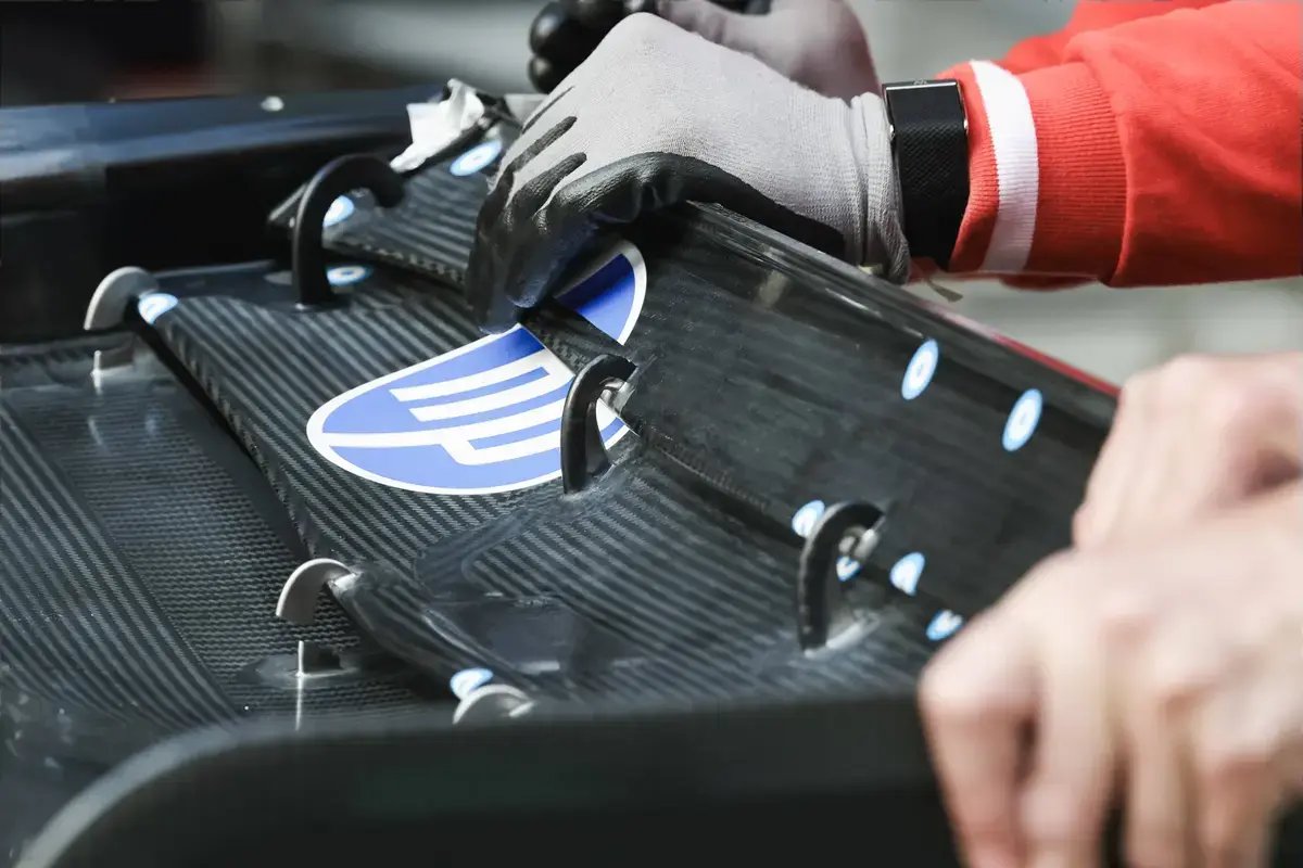 A Ferrari revela a extraordinária asa Macarena: ganhos de 8-10 km/h acendem a excitação em Monza.