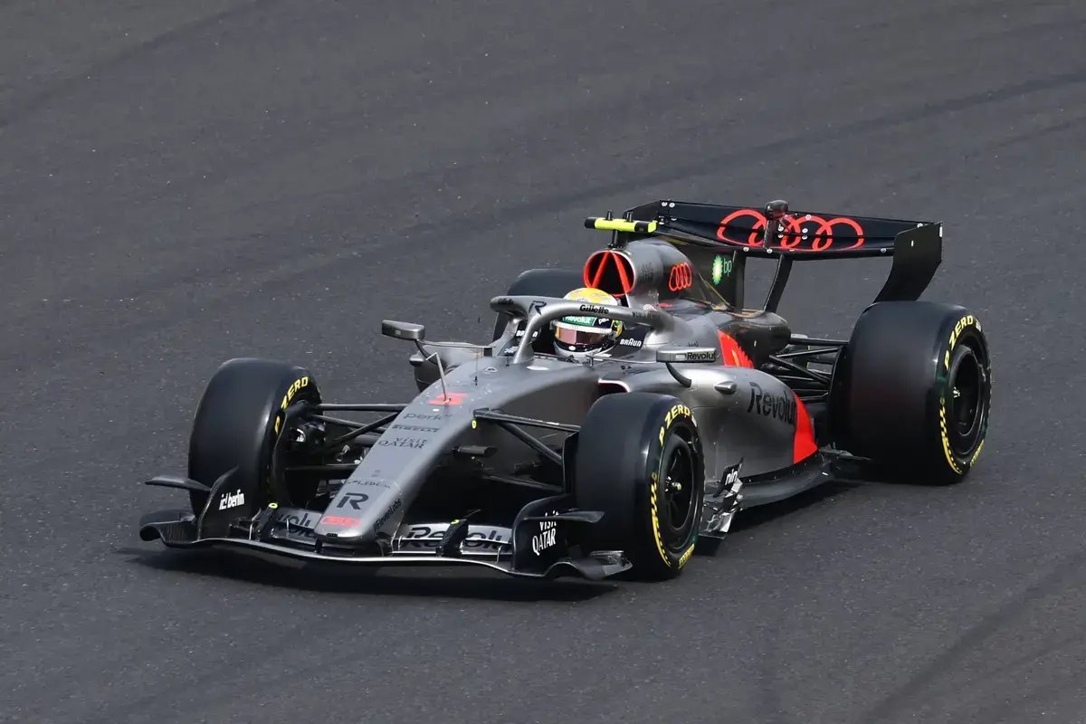 A promissora estreia da Audi na F1 enfrenta reveses dramáticos: dificuldades com a unidade de potência e problemas de fiabilidade nas corridas.