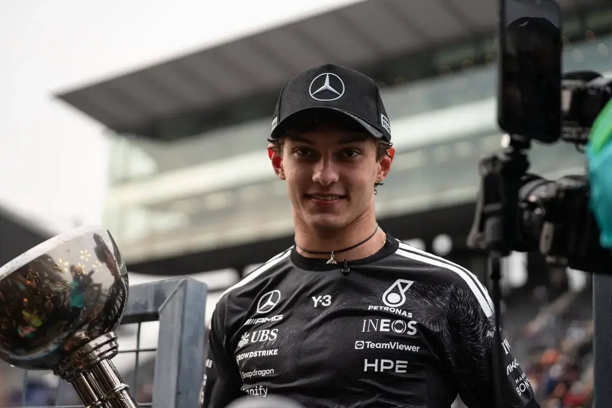 Kimi Antonelli prevê um dramático regresso da Ferrari contra a Mercedes na temporada de F1 de 2026.