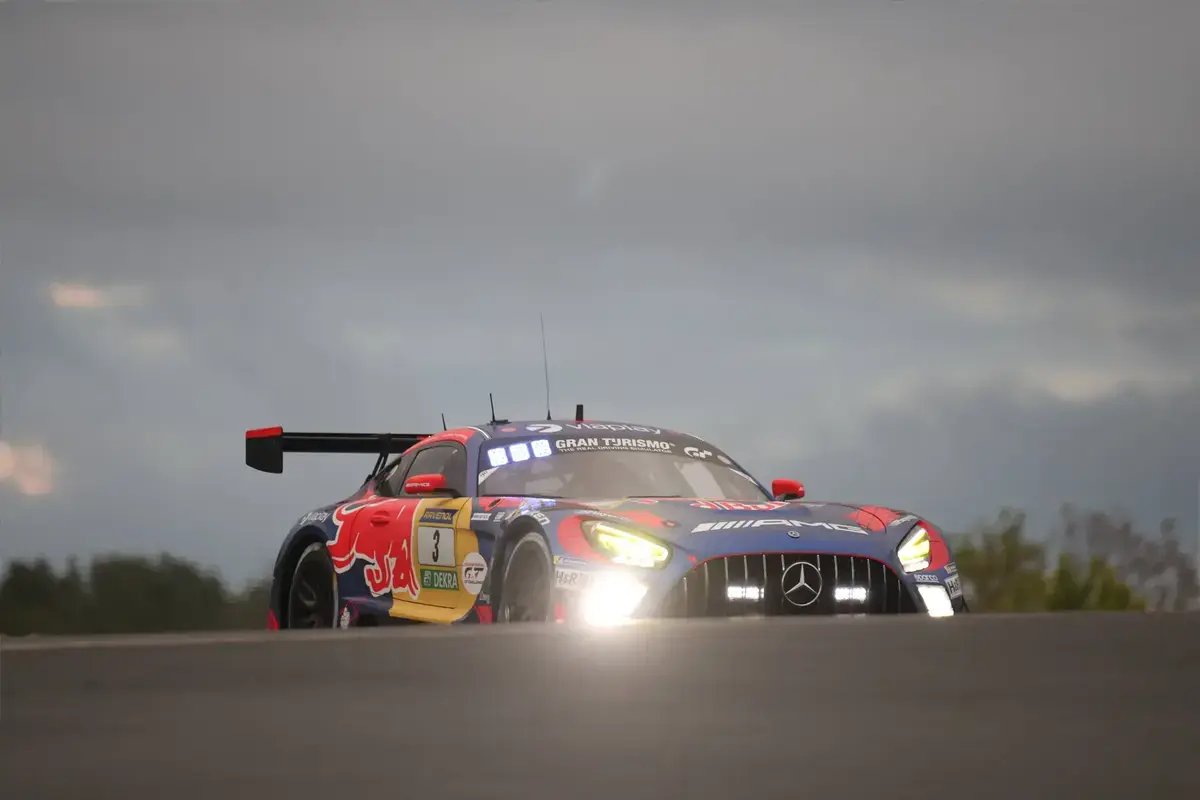 Max Verstappen lidera a corrida nas 24h de Nürburgring: uma emocionante batalha pela vitória.