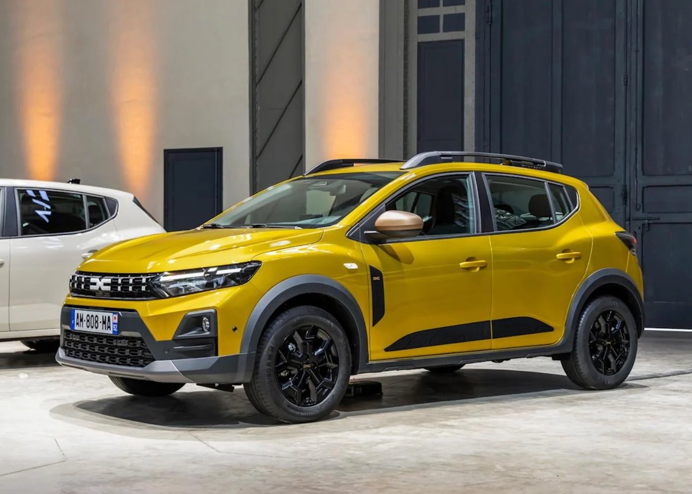 Dacia Sandero recupera liderança na Europa e Tesla Model Y perde força nas vendas
