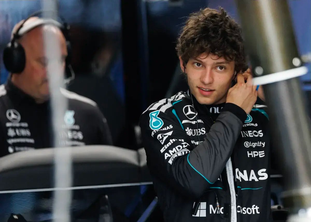 Kimi Antonelli elogia Toto Wolff após crise no grande prémio do canadá