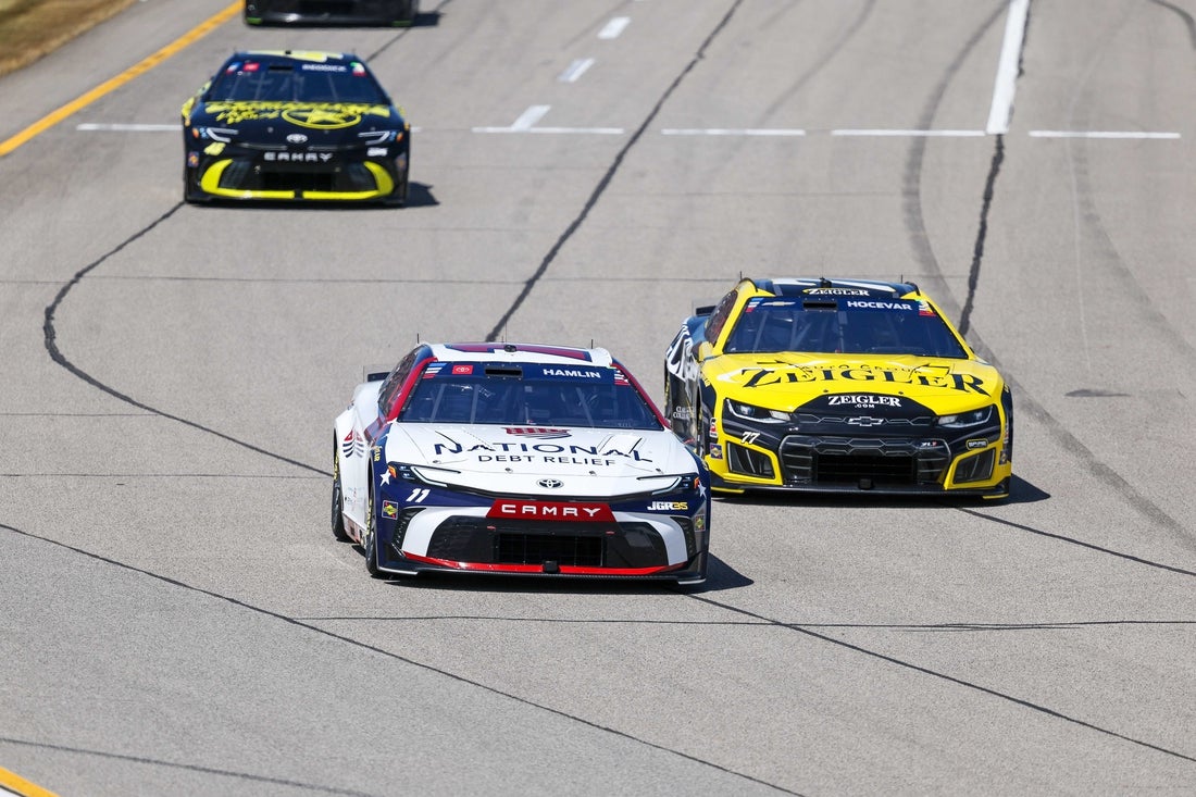 Denny Hamlin iguala Kyle Busch com 63º triunfo na NASCAR