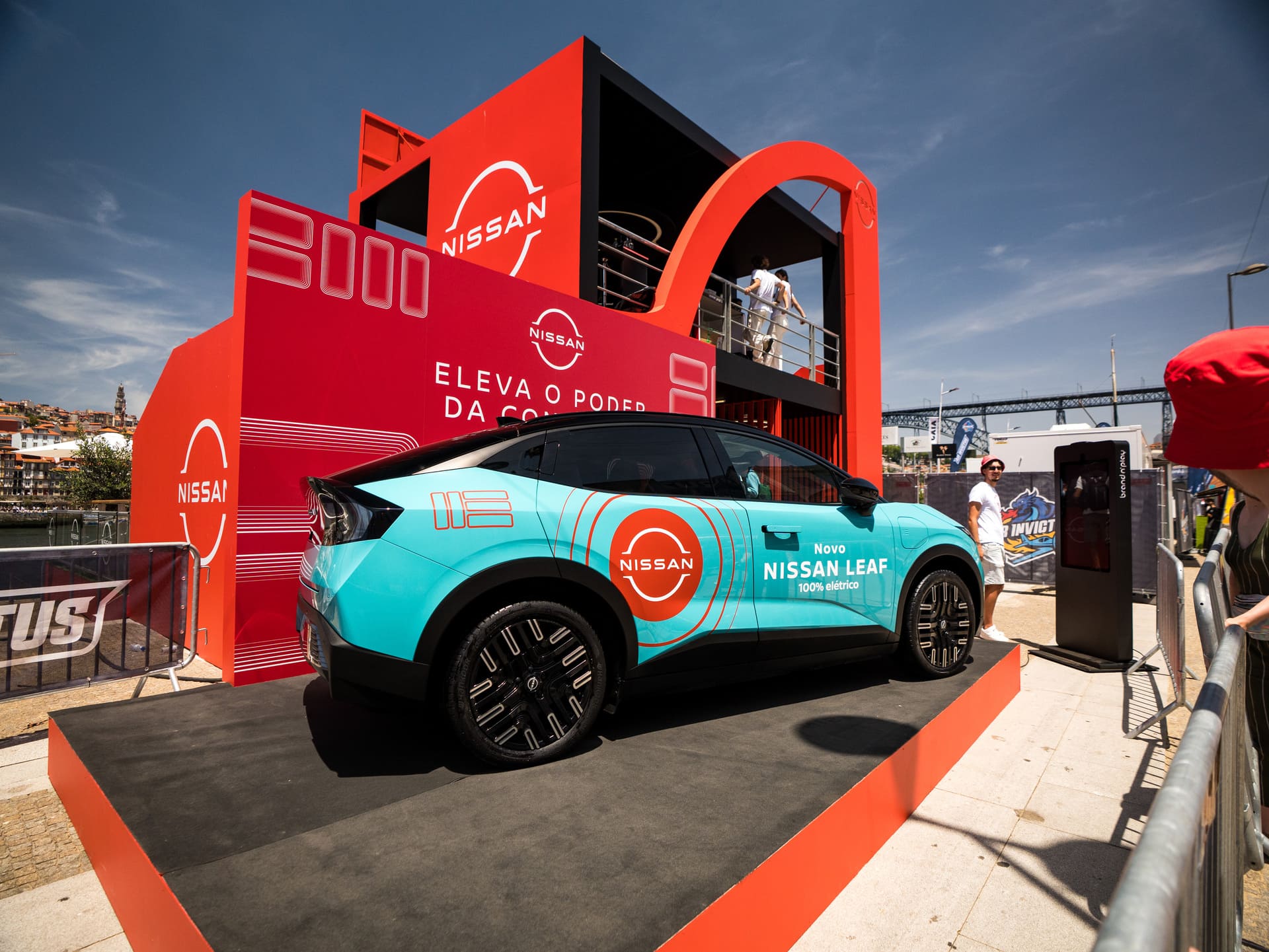 Nissan LEAF surpreendeu ao “flutuar” no Rio Douro durante o Air Invictus