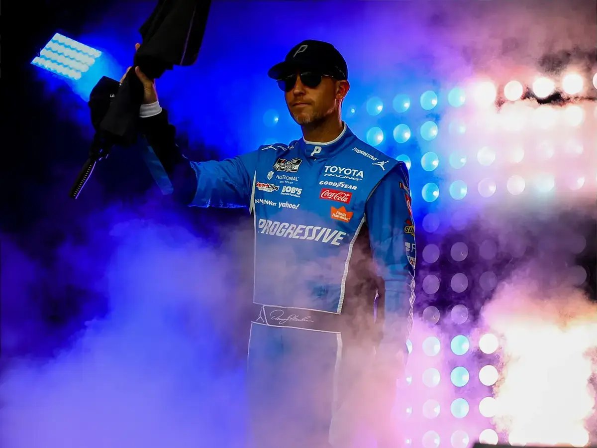 Denny Hamlin parte da pole na Pocono Raceway no exigente NASCAR cup