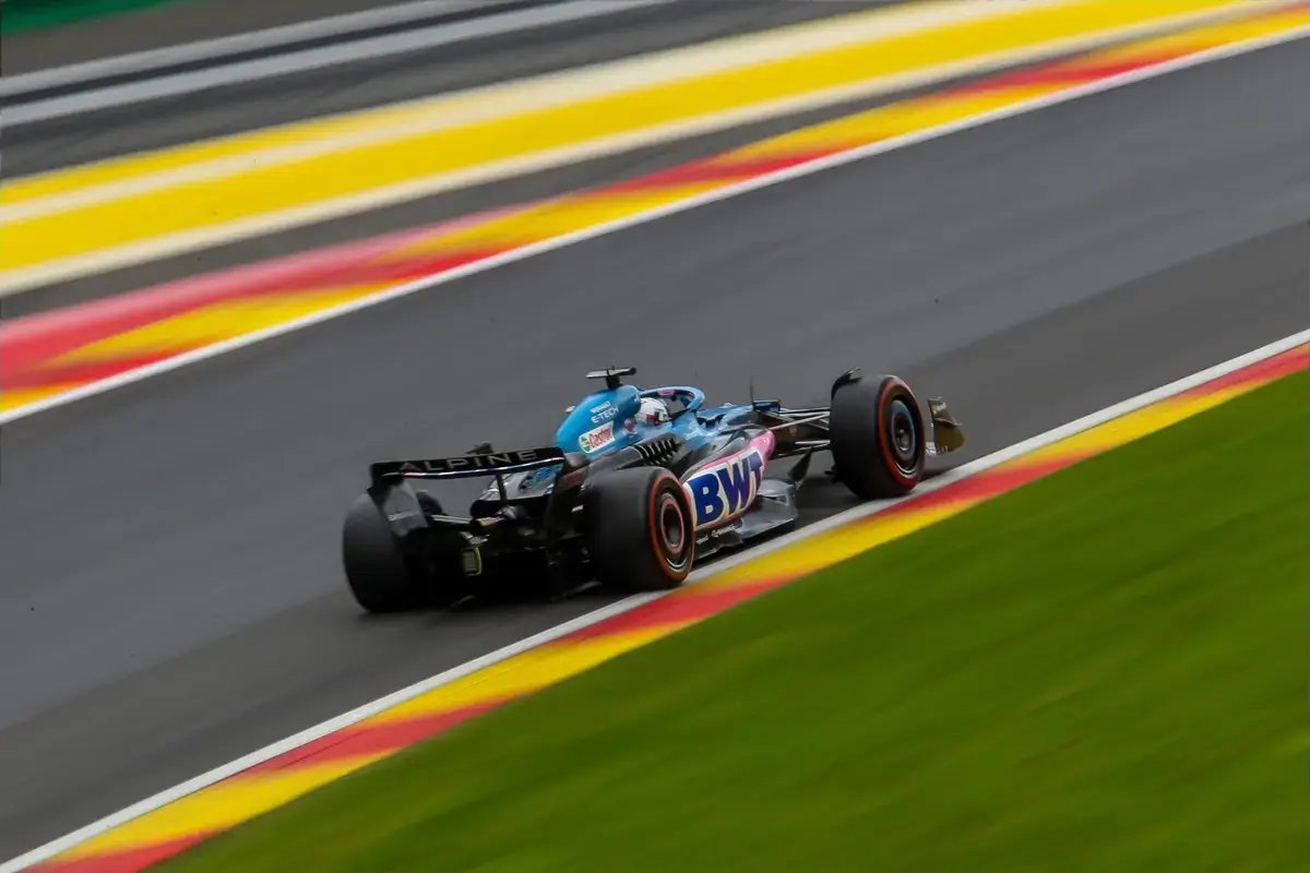 FIA quer carros de F1 mais leves e regresso aos motores V8