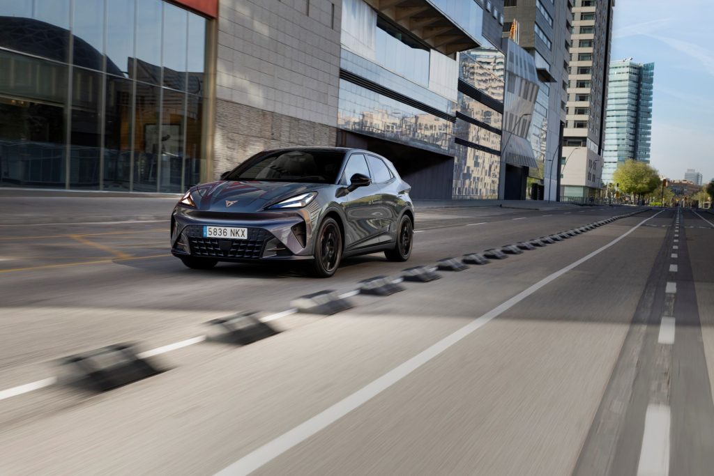 CUPRA Raval ganha versão de acesso com até 328 km de autonomia e preço abaixo dos 30 mil euros