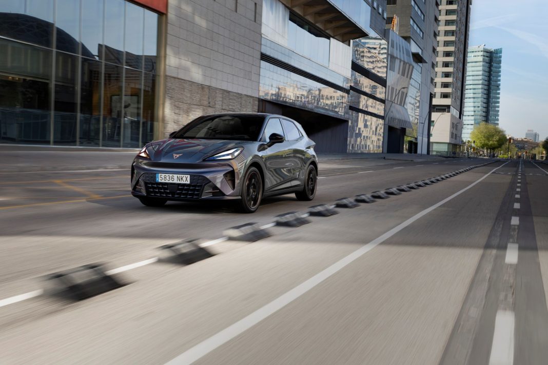 CUPRA Raval ganha versão de acesso com até 328 km de autonomia e preço abaixo dos 30 mil euros