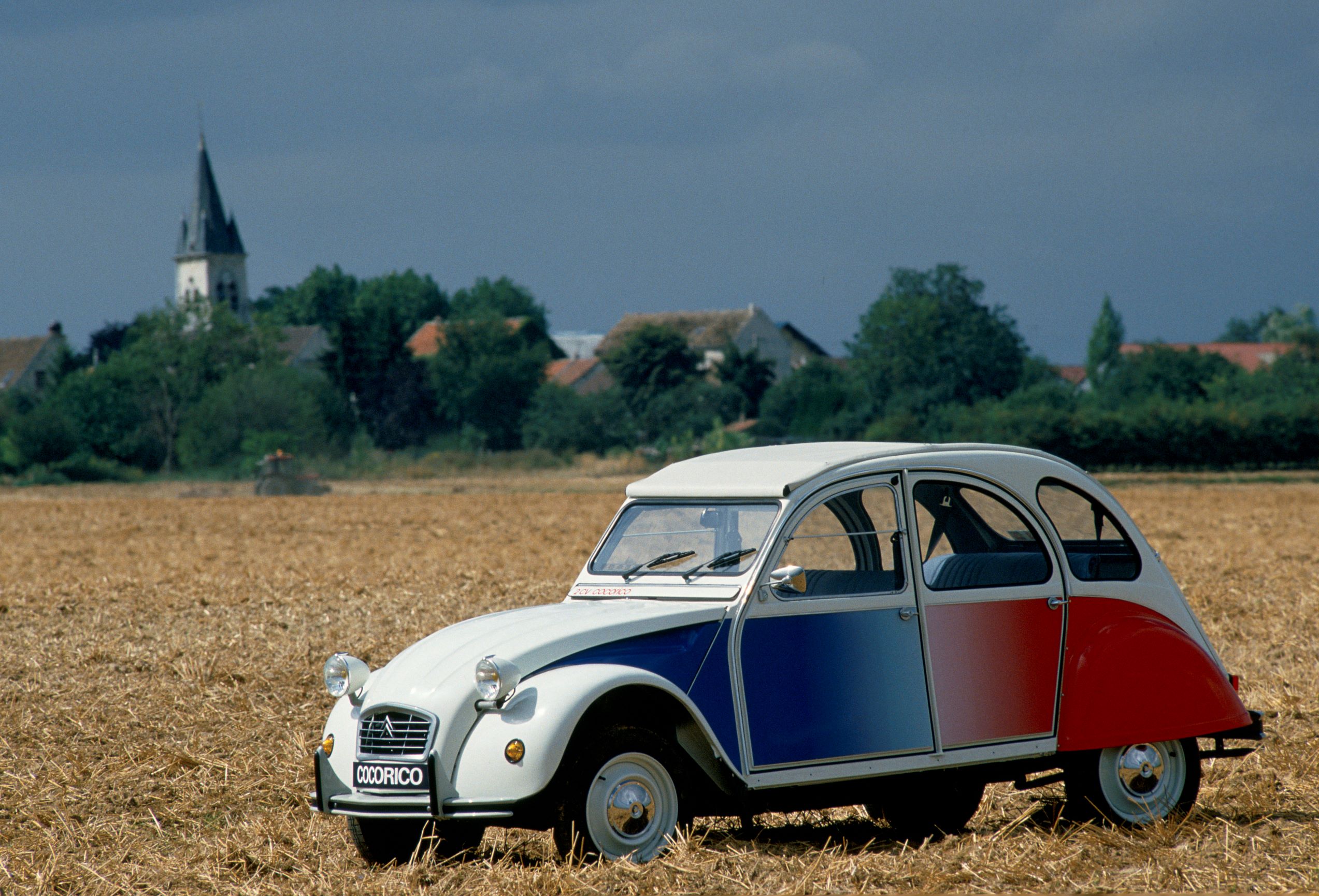 Conhece o Citroën 2 CV mais raro e patriótico de sempre?