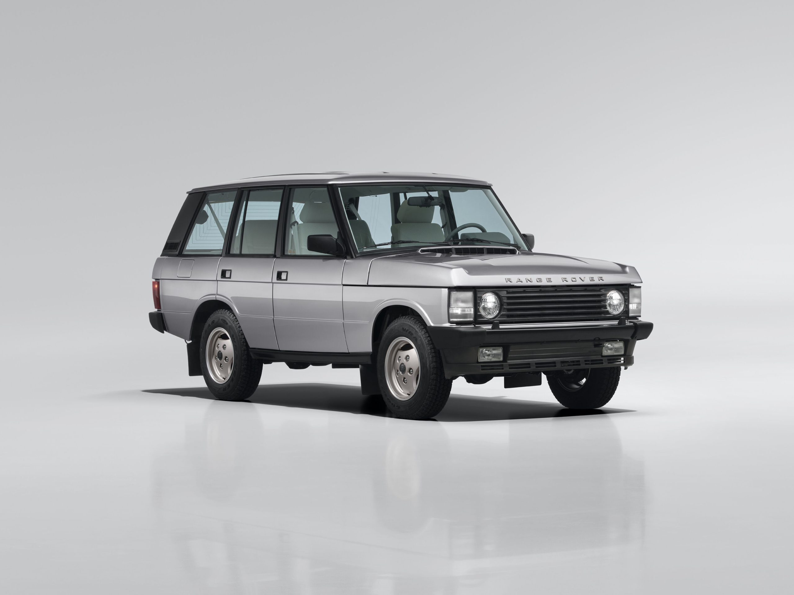 Range Rover junta passado e presente numa criação única que vai a leilão