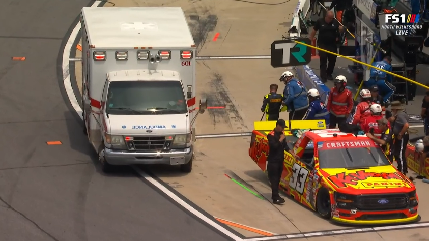 Frankie Muniz hospitalizado após prova extenuante na NASCAR em north wilkesboro