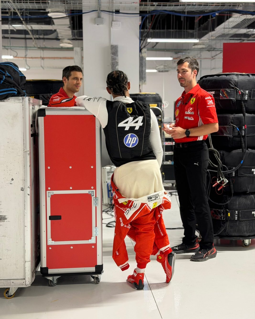 Leclerc e Hamilton testam Ferrari sf-26 no novo circuito Madring