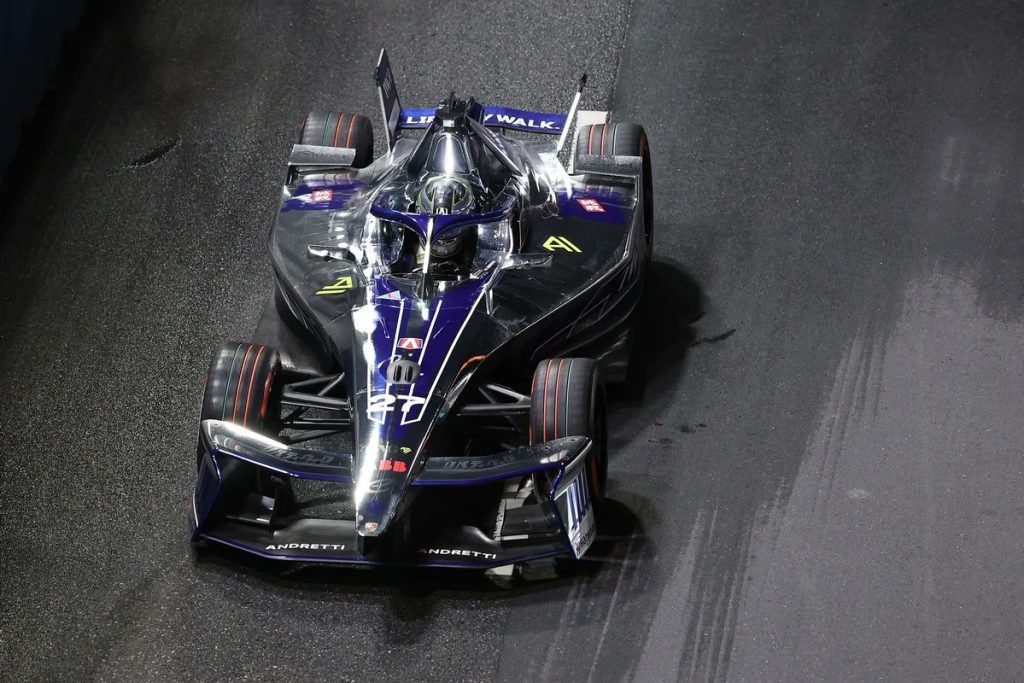 Jake Dennis lidera após fim turbulento da Fórmula E em tokyo
