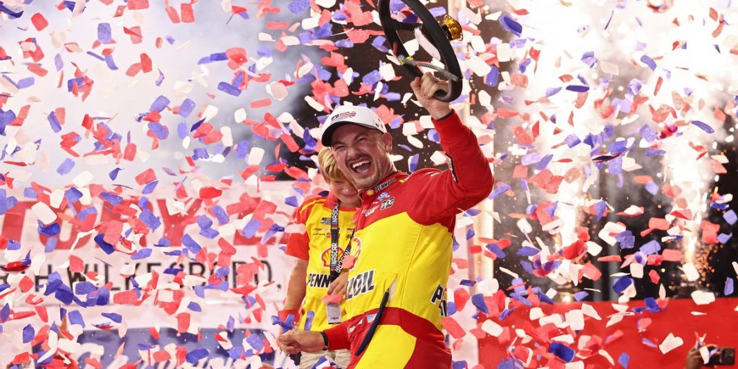 Joey Logano vence corrida intensa em wilkesboro na NASCAR Cup Series