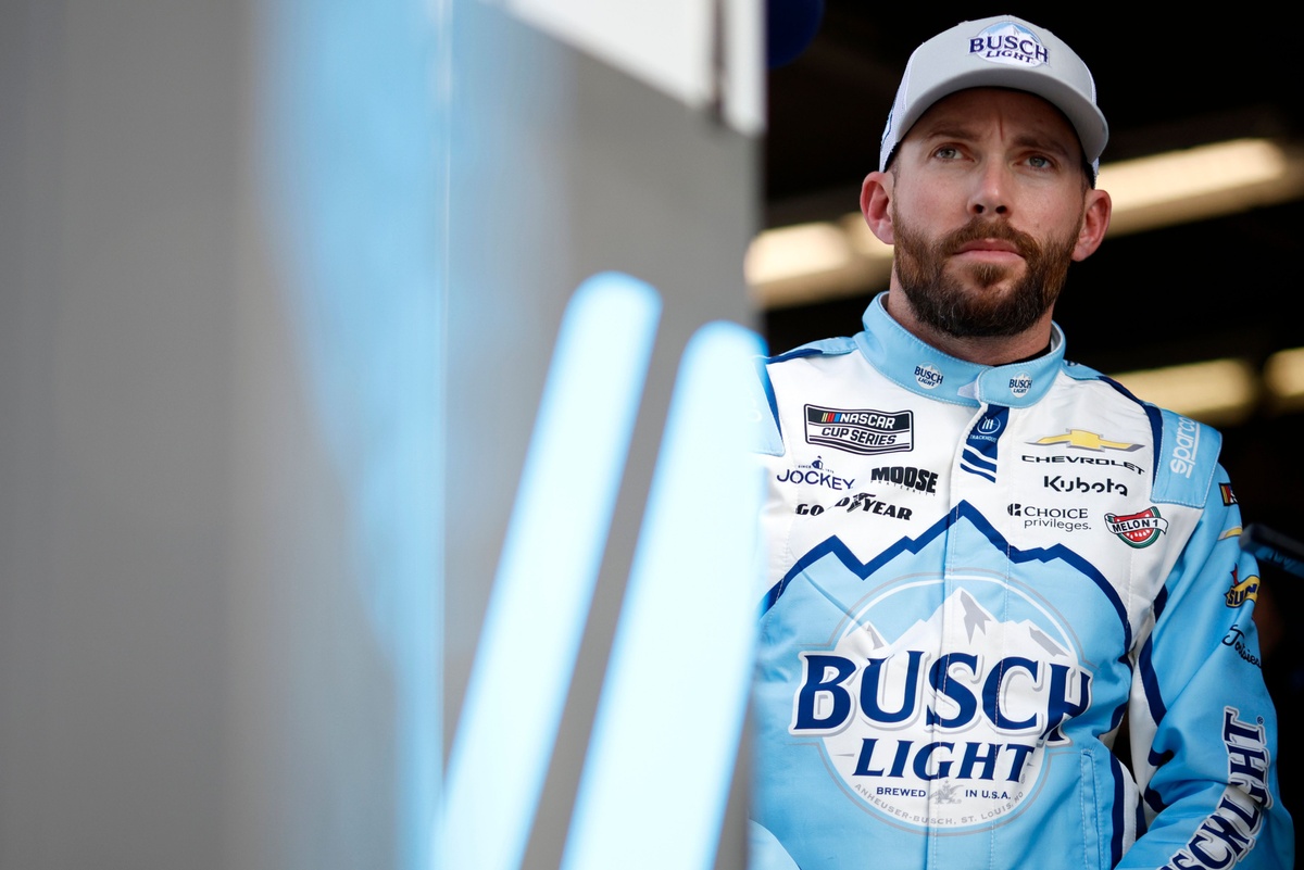 Ross Chastain recebe penalização grave após falhas na inspeção da NASCAR