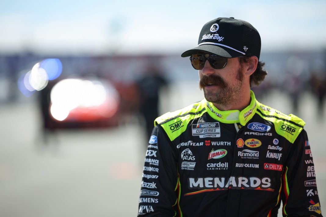 Ryan Blaney na Pole em north wilkesboro após cancelamento de qualificação