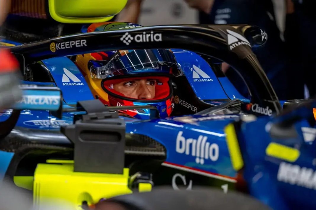 Carlos Sainz responde a Kimi Antonelli após insulto na rádio da equipa