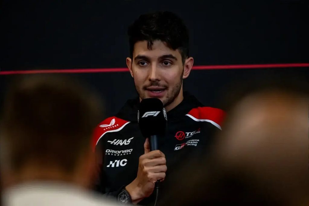 Esteban Ocon chamado aos comissários antes do treino em Spa