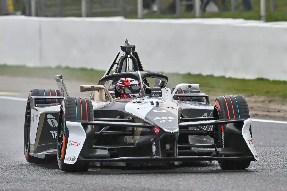 Falhanço de Mitch Evans limita esperança da Porsche na Fórmula E