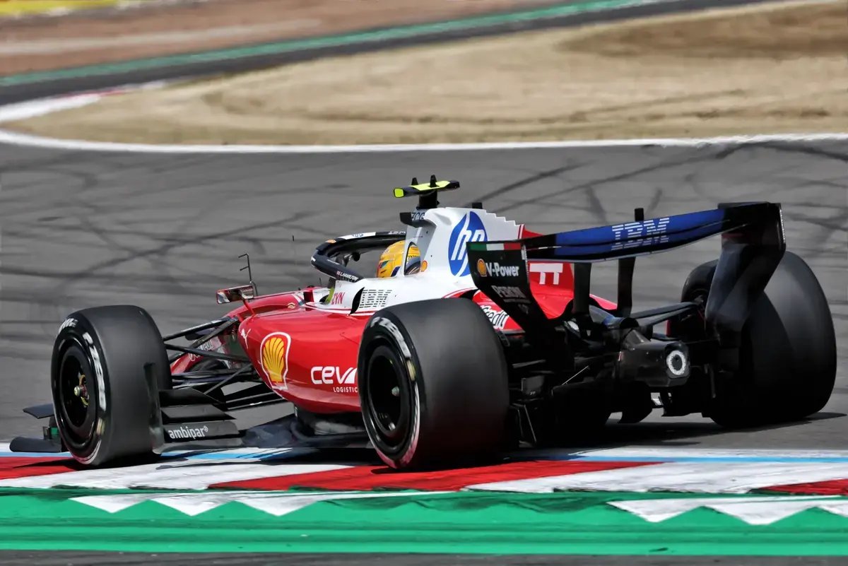 Ferrari garante continuidade de Lewis Hamilton como piloto em 2027