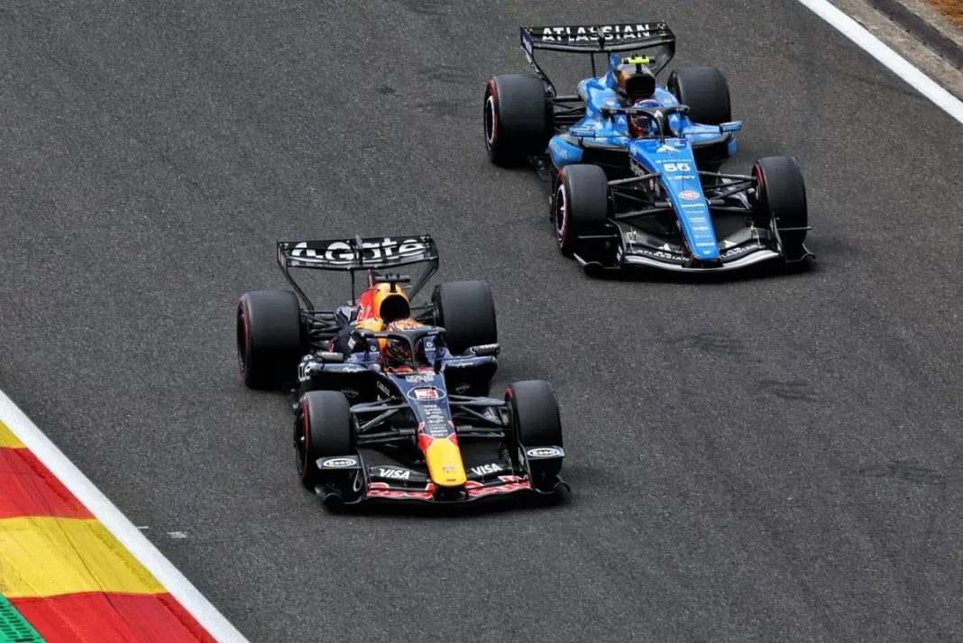 FIA descarta sanções a Carlos Sainz após incidente com verstappen