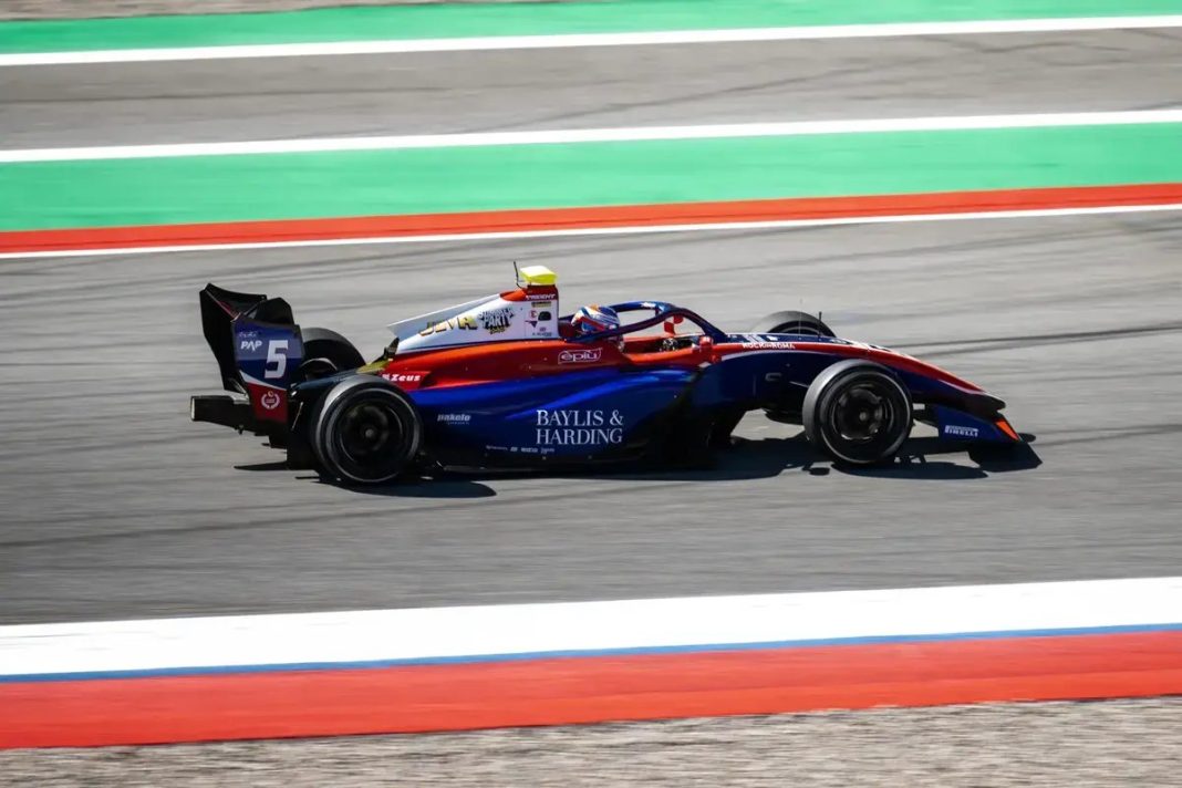 FIA desclassifica Freddie Slater do treino livre de F3 em Silverstone