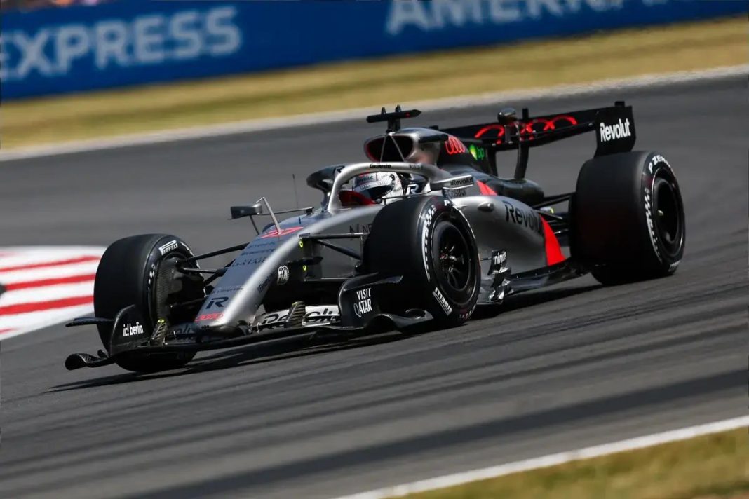 FIA investiga Hulkenberg após incidente na sprint do grande prémio britânico