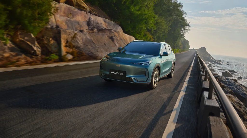 Geely ultrapassa a BYD e torna-se o maior fabricante chinês no mundo. Toyota continua a liderar