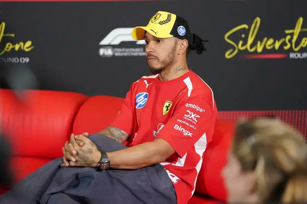 Hamilton antecipa penalizações para Russell e Antonelli na Mercedes em 2026