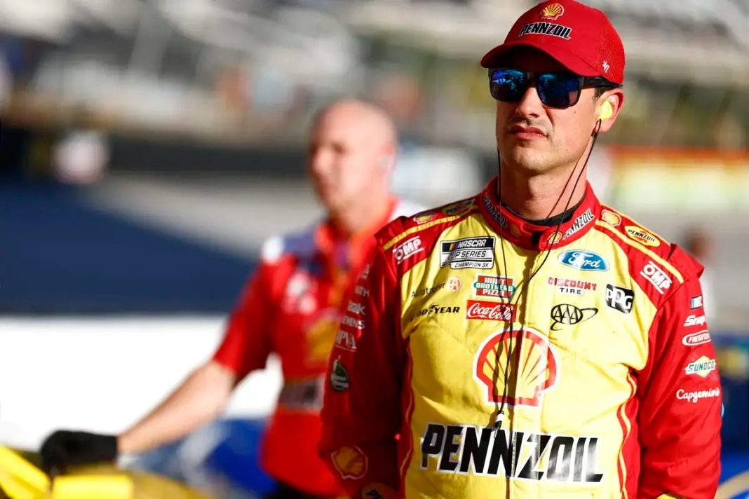 Joey Logano e Chipper Jones enterram a rivalidade em atlanta