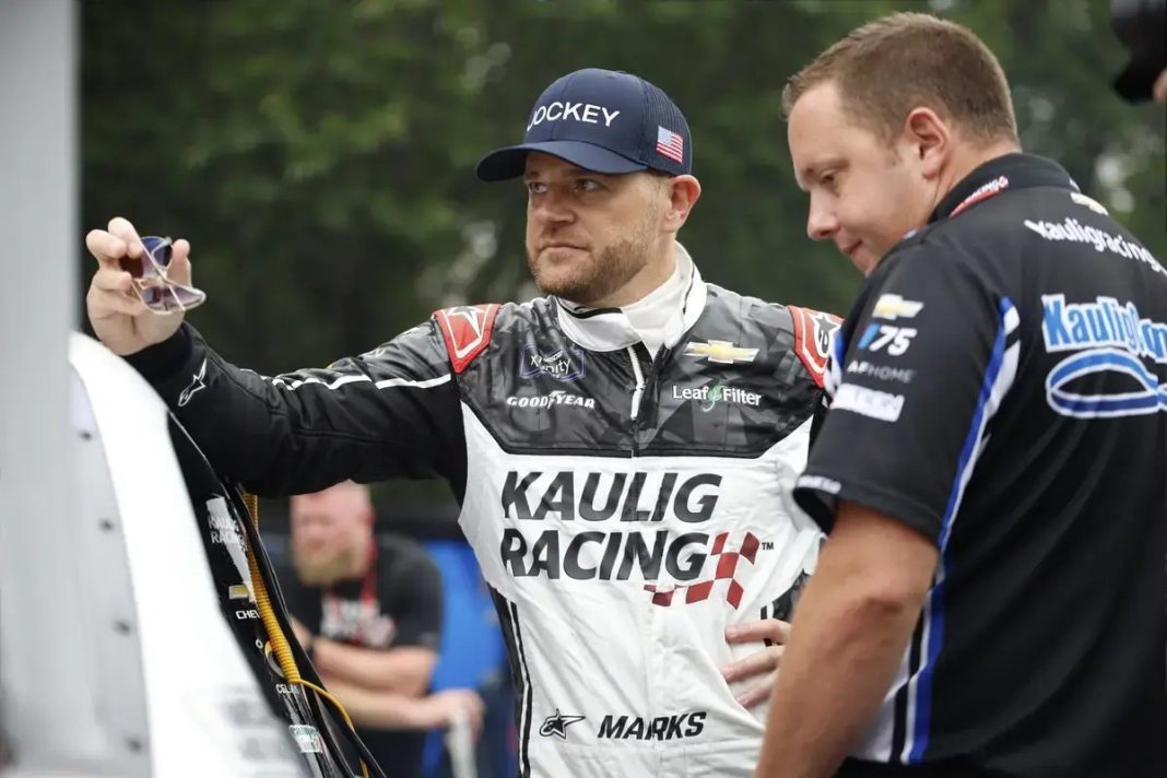 Justin Marks desafia equipas a agirem para impulsionar crescimento da NASCAR
