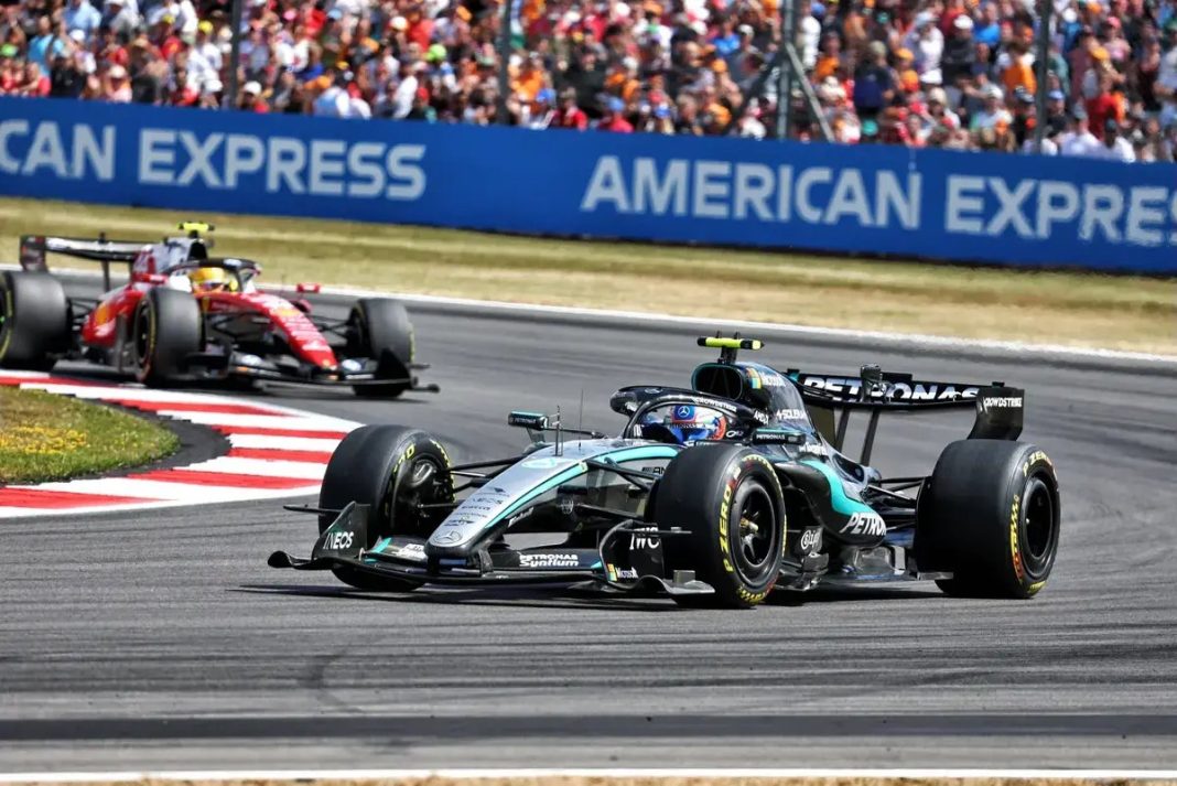 Kimi Antonelli vence sprint de Silverstone após ultrapassar Hamilton