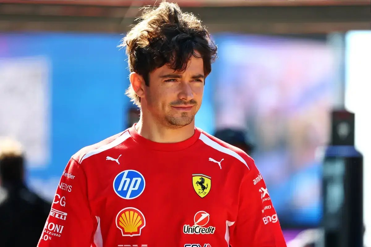 Leclerc nega favorecimento a Hamilton na Ferrari antes do GP da Grã-Bretanha