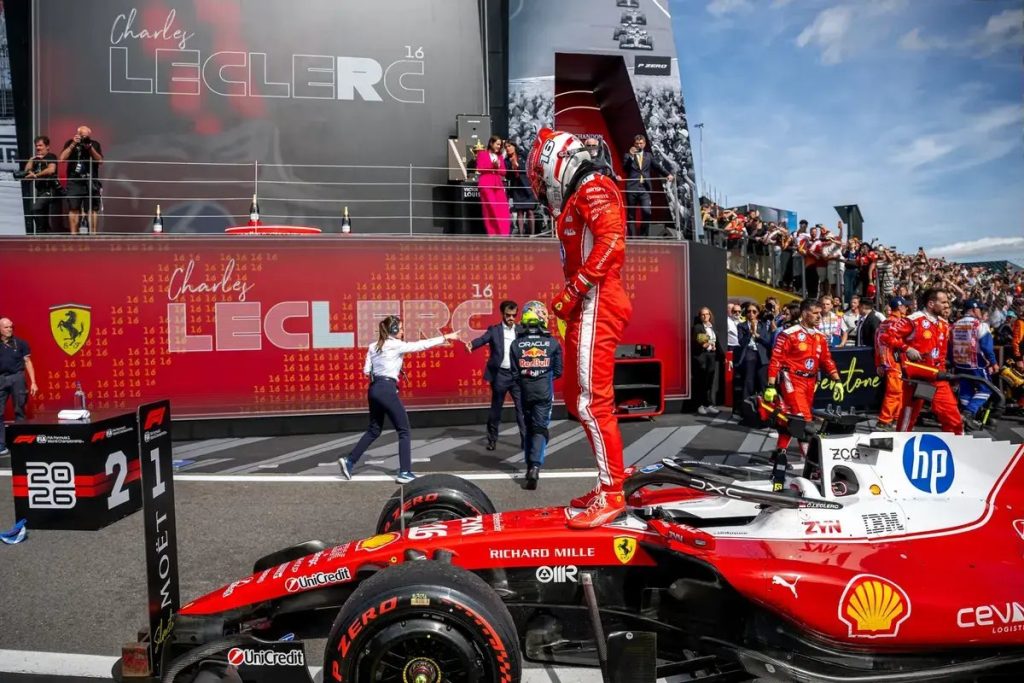 Leclerc reencontra-se e vence após deixar de imitar Hamilton