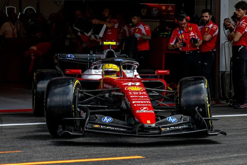Lewis Hamilton valoriza afastamento das estratégias da Ferrari na F1