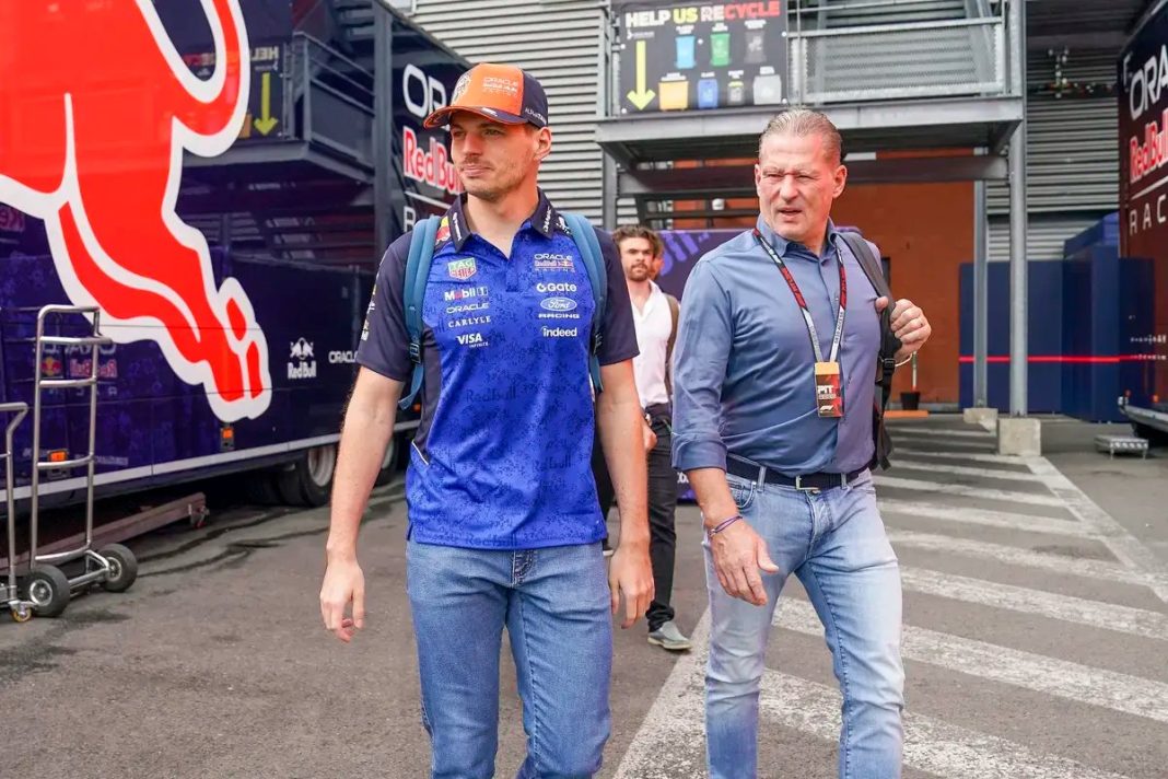 Manager de Max Verstappen visita sede da McLaren no GP da bélgica
