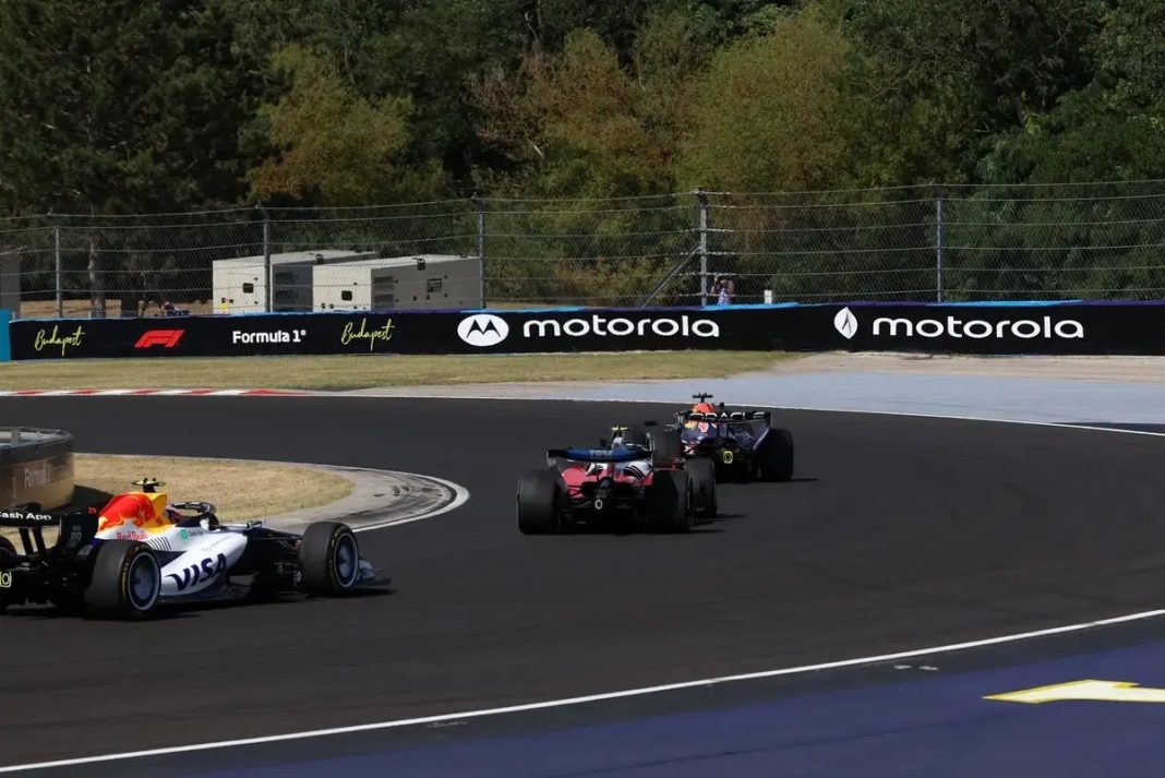 Max Verstappen pede dupla penalização da FIA a pilotos da Racing Bulls
