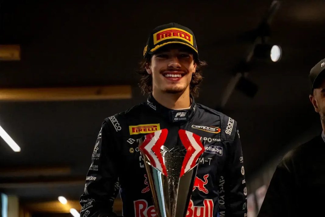 Nikola Tsolov destacado pela Red Bull em meio a rumores sobre Liam Lawson