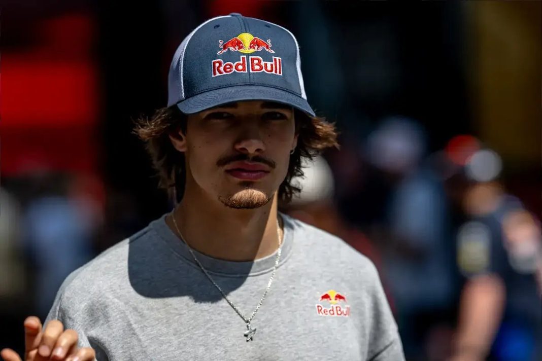 Nikola Tsolov é forte candidato a lugar na Racing Bulls de F1