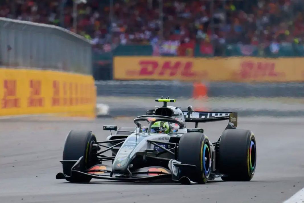 Norris alerta para ritmo preocupante da McLaren apesar do quarto lugar em Silverstone