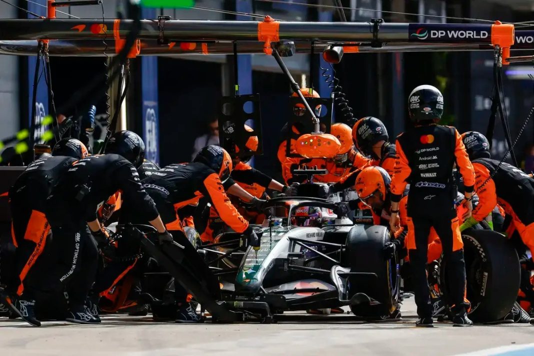 Piastri descarta culpa de Lawson e critica regras de motores em Silverstone