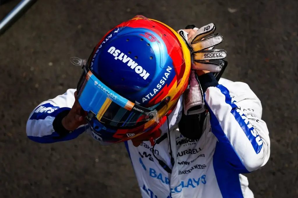 Sainz afasta responsabilidade no toque com piastri no GP da hungria