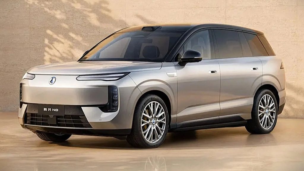 Um SUV chinês com potência de hipercarro? O Denza N8 chega aos 1.193 CV e supera o Ferrari F80