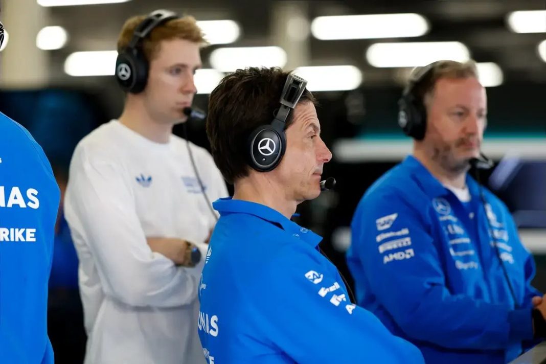 Wolff alerta Antonelli enquanto Hamilton ameaça título da Mercedes