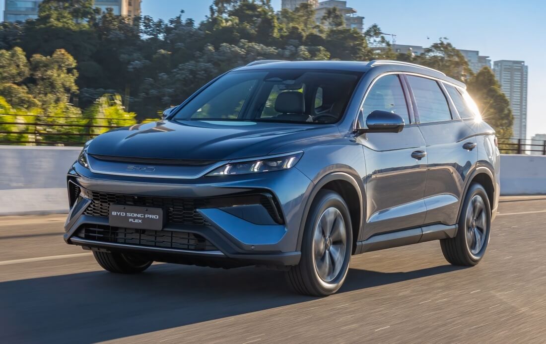 BYD cria um híbrido que junta eletricidade, gasolina e etanol. Será este o futuro da mobilidade?