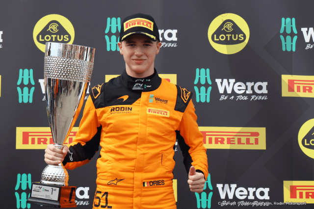 Max Verstappen acredita no talento do jovem piloto belga Dries van Langendonck