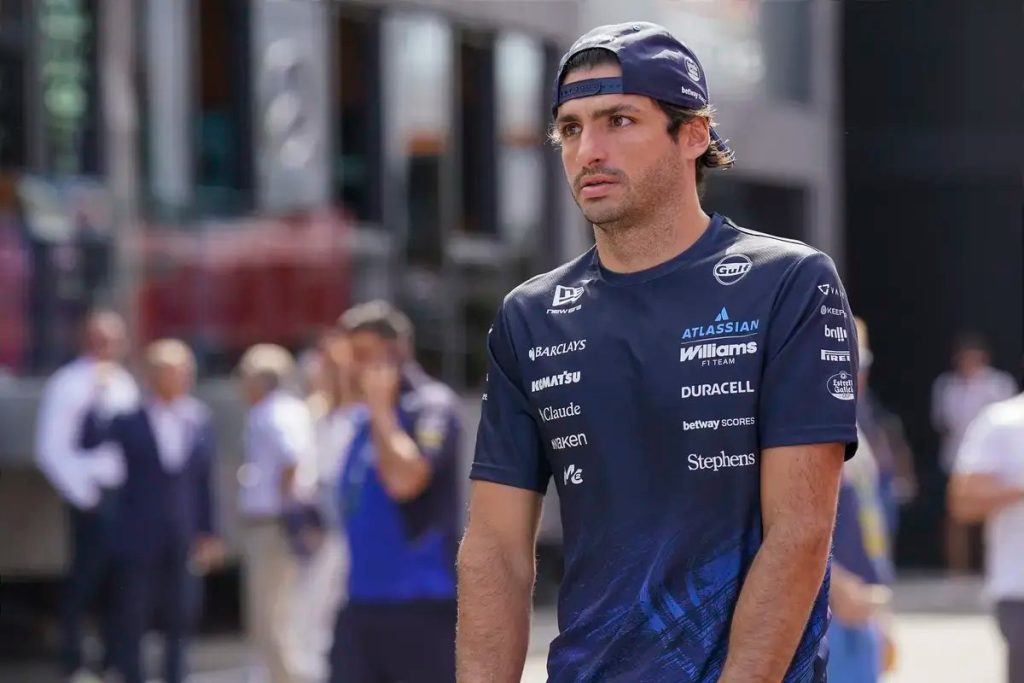 Carlos Sainz renova com a Williams e garante futuro na F1