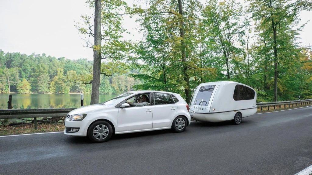 Esta caravana transforma-se num barco e nem é assim tão cara