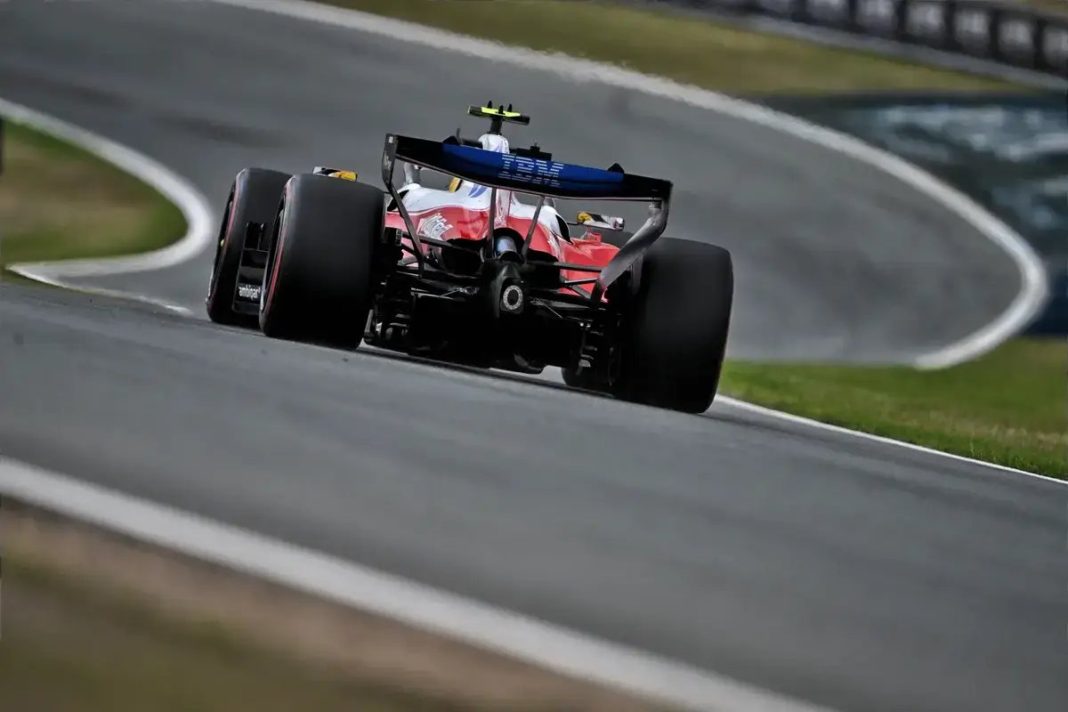 George Russell vence sprint em zandvoort com Hamilton e Verstappen sobre investigação