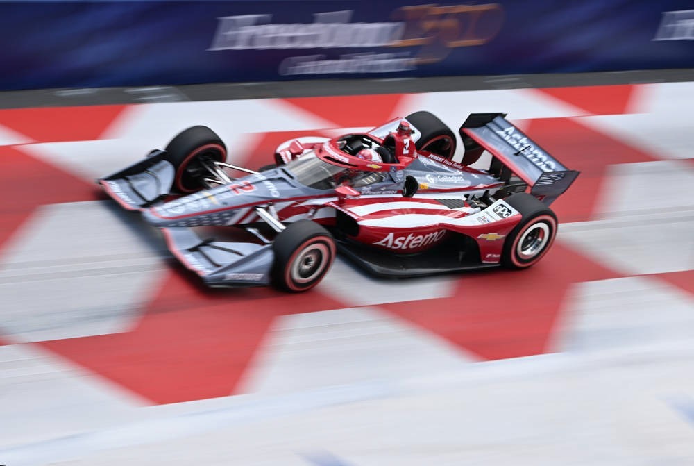 Josef Newgarden domina treino no milwaukee mile com volta rápida